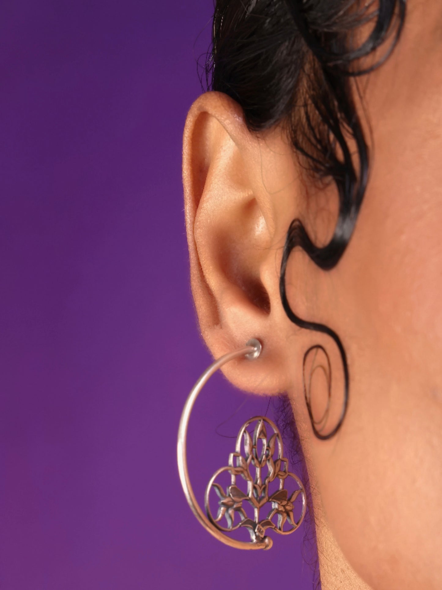 Muqabil Hoop Earrings